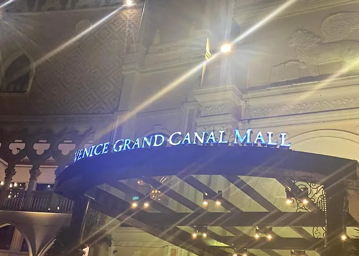Morgan Bgc Shortwalk2 Venice Mall Free Pool Gym * Manila